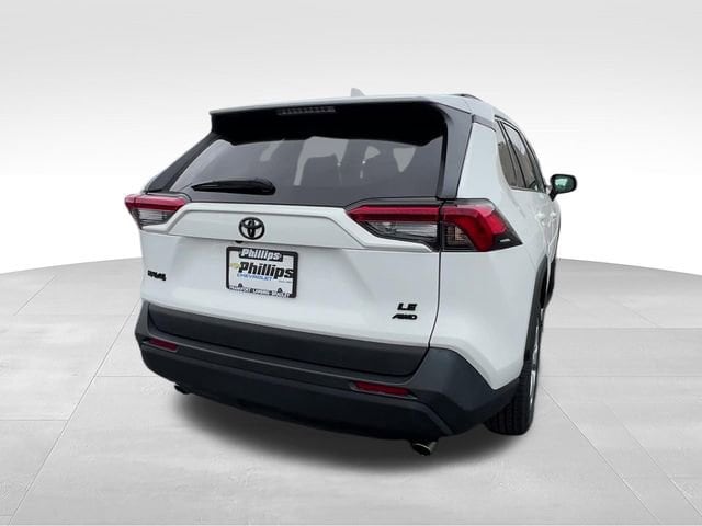 2021 Toyota RAV4 LE - Photo 6