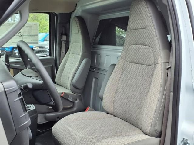2025 Chevrolet Express Cargo Work Van - Photo 12