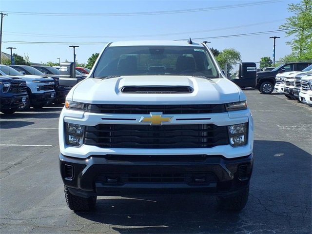 2025 Chevrolet Silverado 2500HD Custom photo 2
