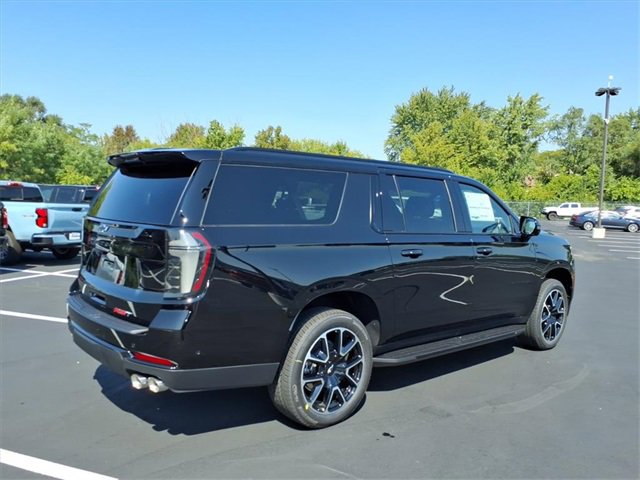 2026 Chevrolet Suburban RST photo 3