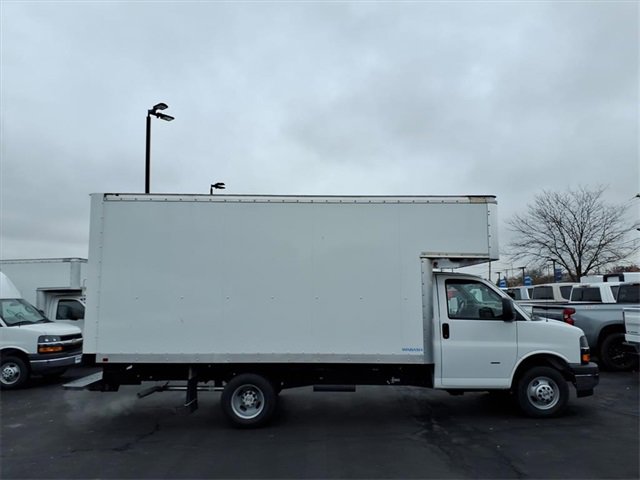 2025 Chevrolet Express 3500 Cutaway Van photo 2