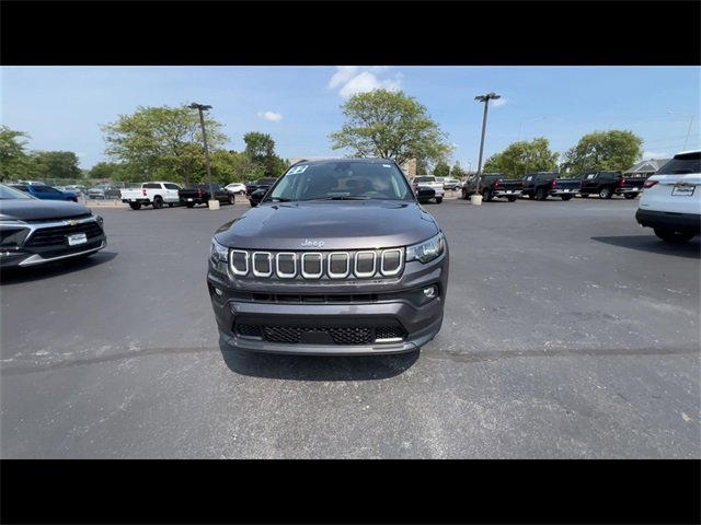 2022 Jeep Compass Latitude photo 3