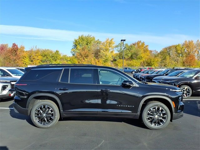 2026 Chevrolet Traverse photo 2