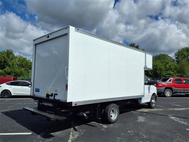 2025 Chevrolet Express 3500 Cutaway Van photo 3