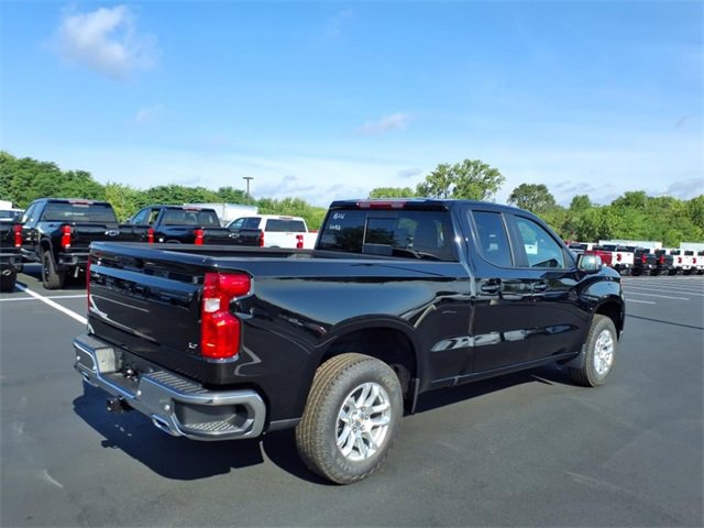2026 Chevrolet Silverado 1500 LT photo 3