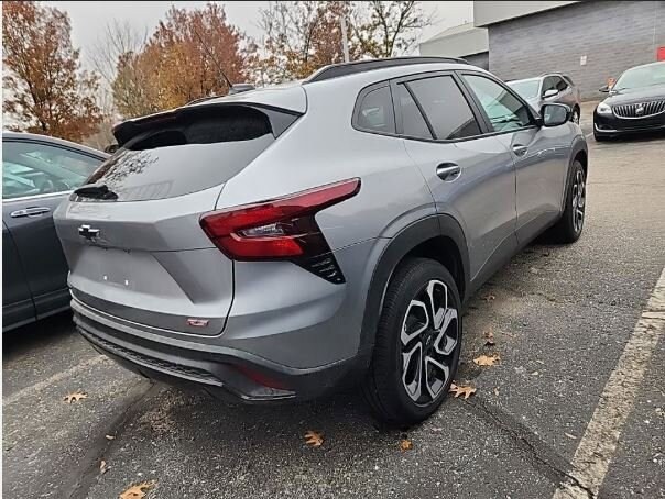 2025 Chevrolet Trax photo 3
