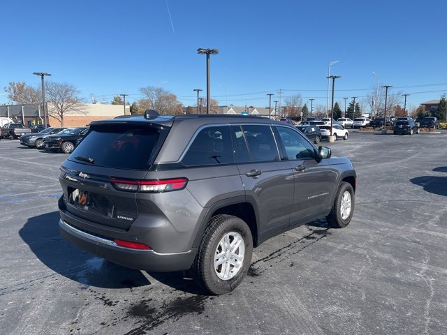 2025 Jeep Grand Cherokee Laredo photo 4