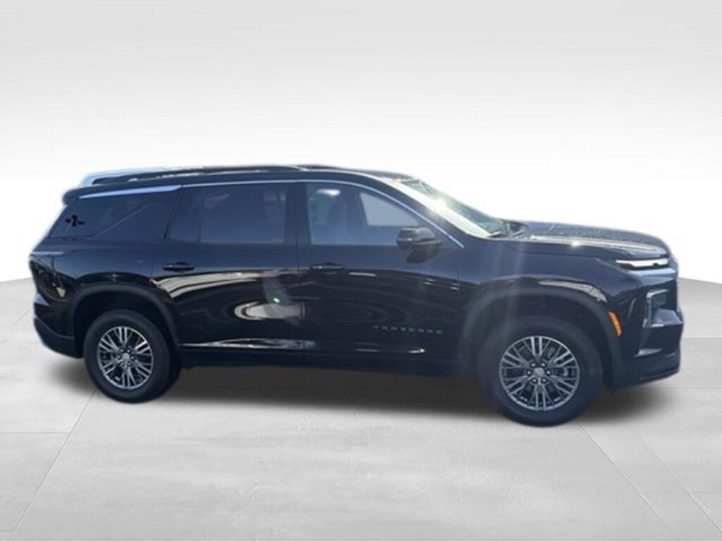 Used 2025 Chevrolet Traverse LT SUV