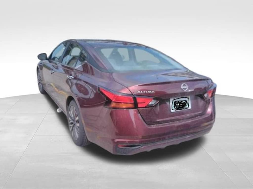 Used 2024 Nissan Altima 2.5 SV