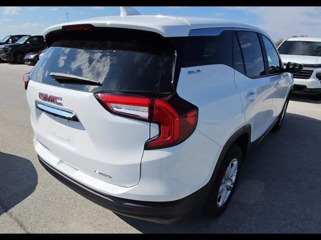 2024 Gmc Terrain SLE photo 3