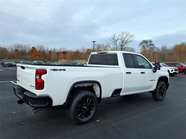 2026 Chevrolet Silverado 2500HD Custom photo 3