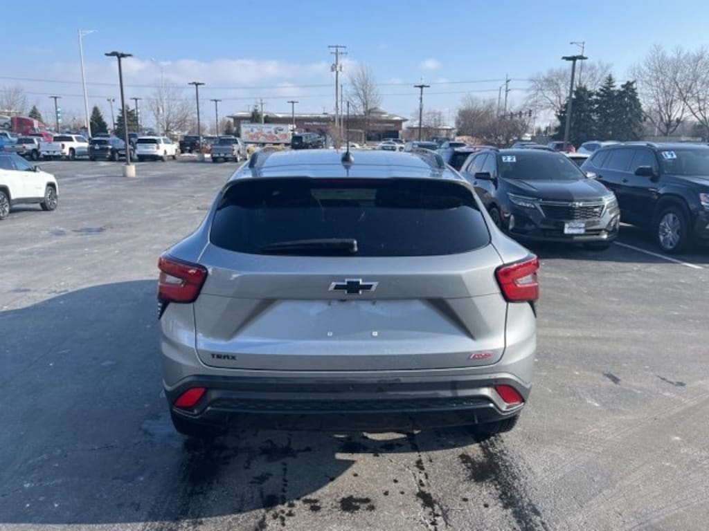 Used 2025 Chevrolet Trax 2RS SUV