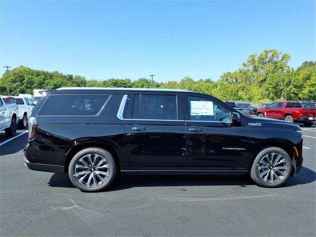 2026 Chevrolet Suburban High Country photo 2