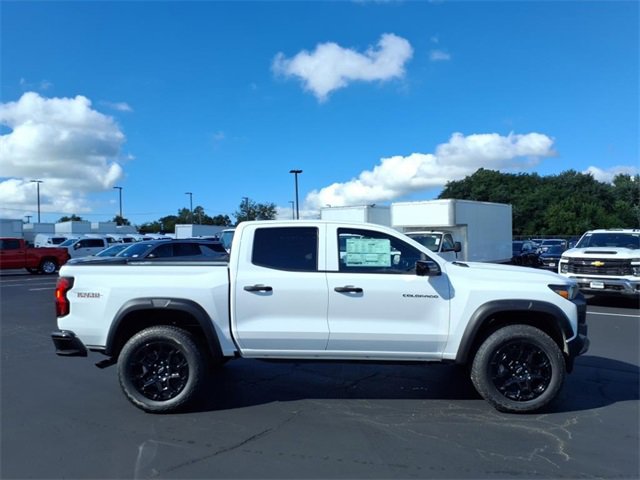 2026 Chevrolet Colorado Trail Boss photo 2