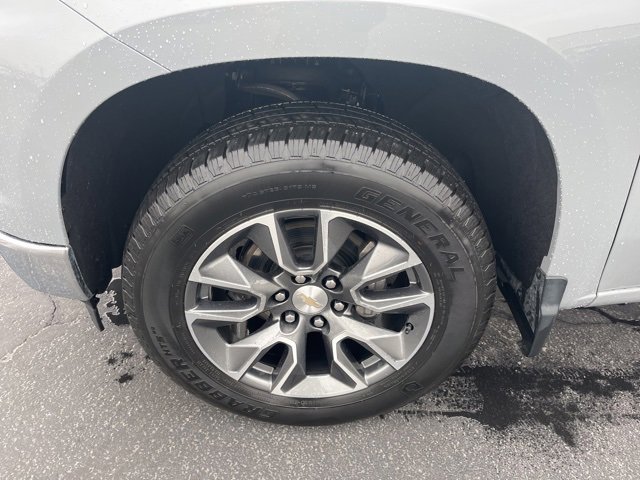 2024 Chevrolet Silverado 1500 LT photo 2