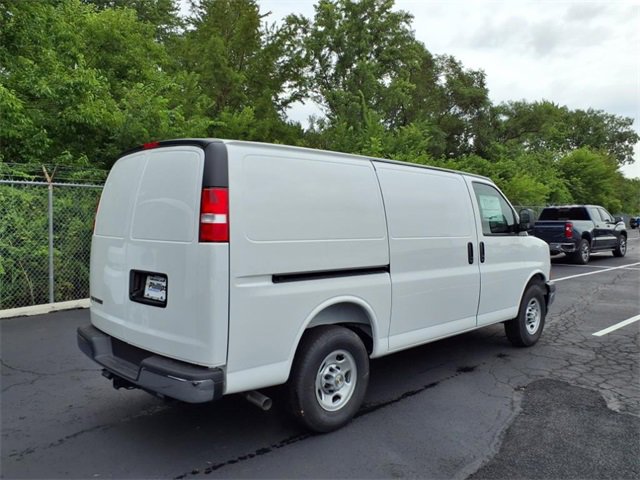 2025 Chevrolet Express Cargo 2500 Van photo 4