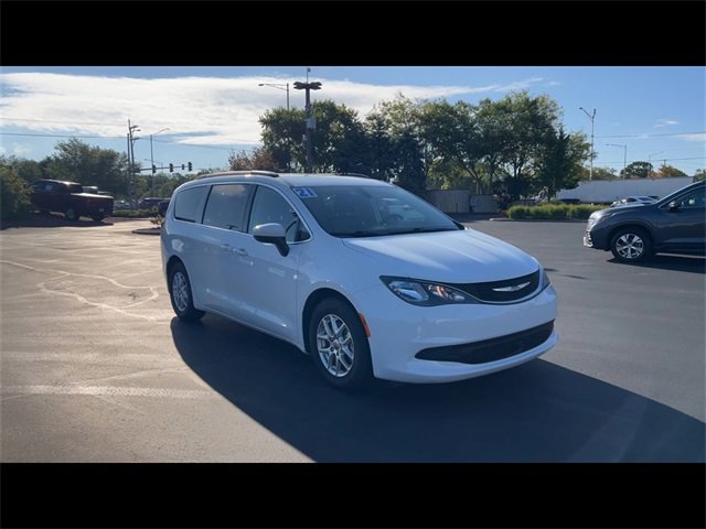 2021 Chrysler Voyager LXi photo 2