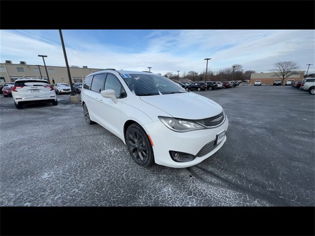 Used 2018 Chrysler Pacifica Touring L with VIN 2C4RC1BG3JR165188 for sale in Frankfort, IL