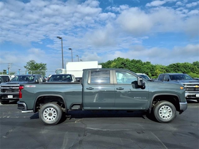 2025 Chevrolet Silverado 2500HD LT photo 2