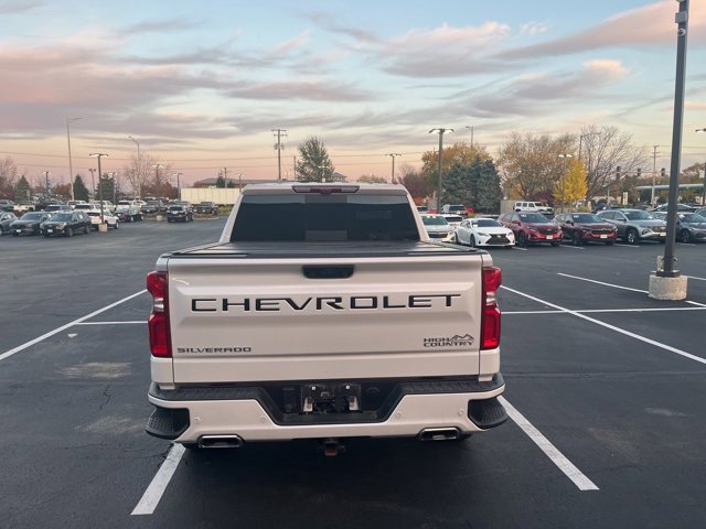 2025 Chevrolet Silverado 1500 High Country photo 3