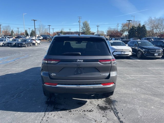 2025 Jeep Grand Cherokee Laredo photo 3