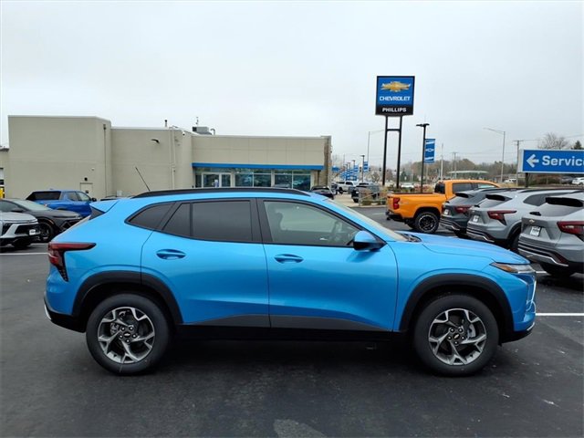 2026 Chevrolet Trax LT photo 2