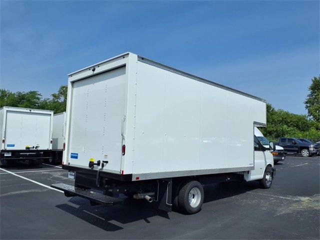 2025 Chevrolet Express 3500 Cutaway Van photo 3
