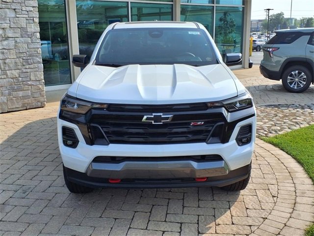 2025 Chevrolet Colorado Z71 photo 2