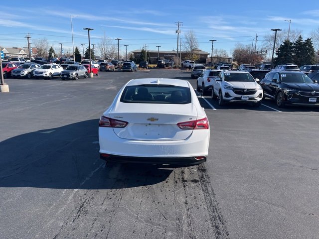 2022 Chevrolet Malibu 1LT photo 3