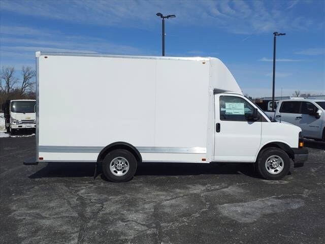2024 Chevrolet Express 3500 Cutaway Van photo 3