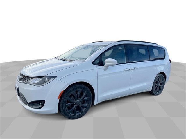 2018 Chrysler Pacifica Touring L's photo