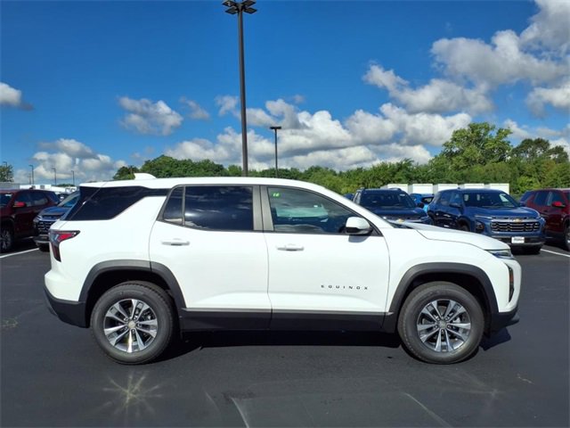 2026 Chevrolet Equinox LT photo 2