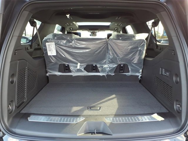 2026 Chevrolet Suburban High Country photo 4