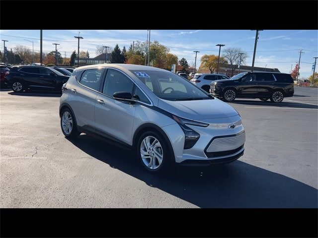 Used 2022 Chevrolet Bolt EV LT with VIN 1G1FW6S00N4100665 for sale in Frankfort, IL