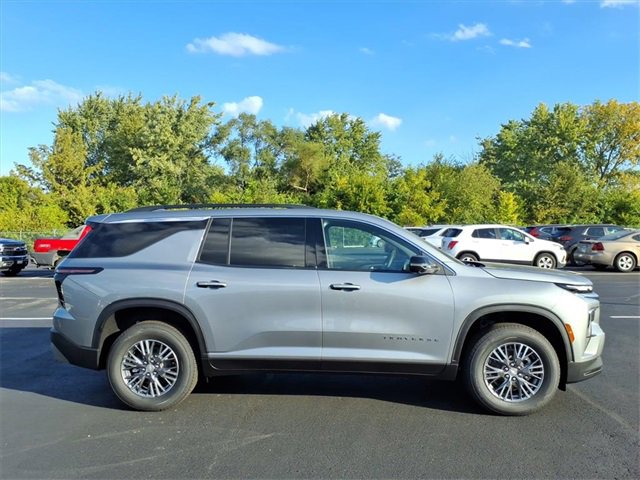 2026 Chevrolet Traverse photo 2