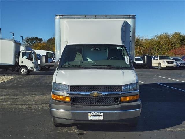 2024 Chevrolet Express 3500 Cutaway Van photo 2