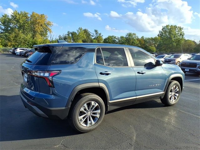 2025 Chevrolet Equinox LT photo 3