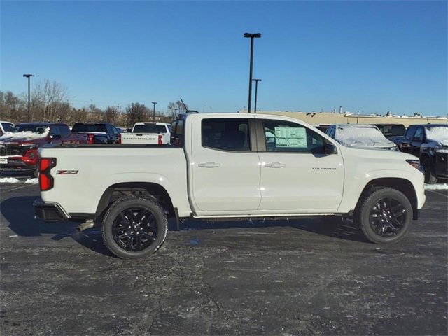 2025 Chevrolet Colorado Z71 photo 3