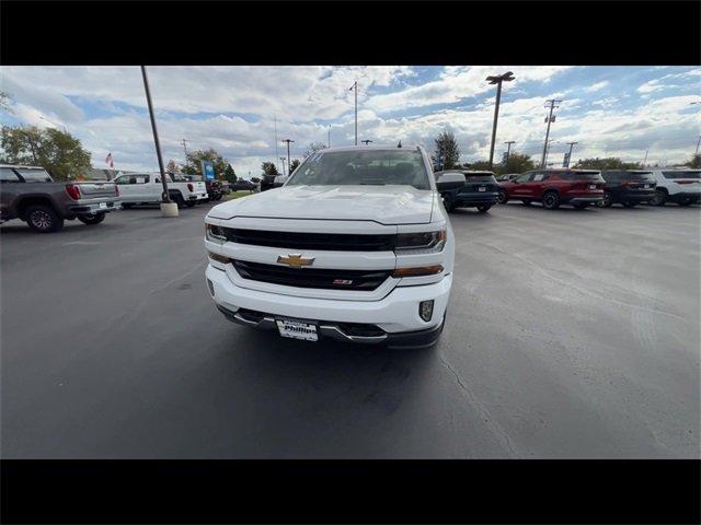 2017 Chevrolet Silverado 1500 LT photo 3