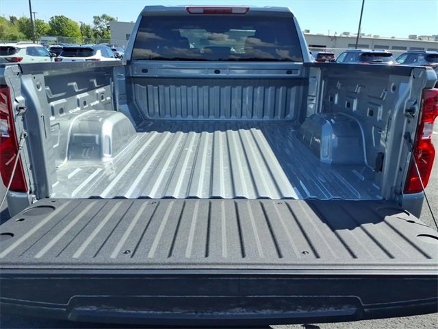 2026 Chevrolet Silverado 1500 LT photo 4