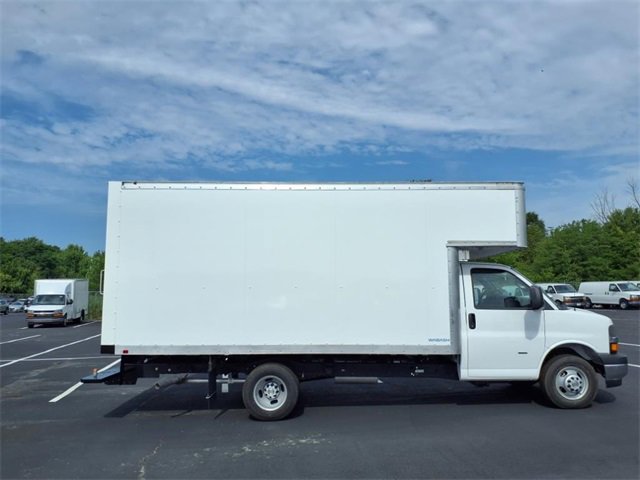 2025 Chevrolet Express 3500 Cutaway Van photo 2