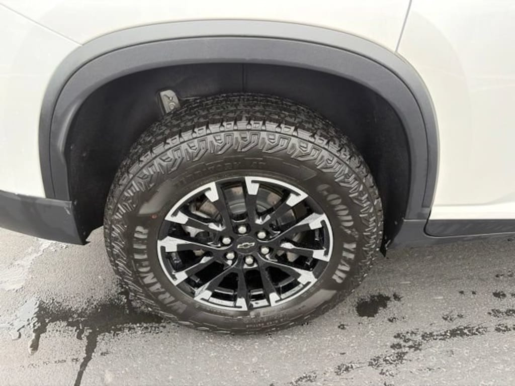 Used 2025 Chevrolet Traverse Z71 SUV