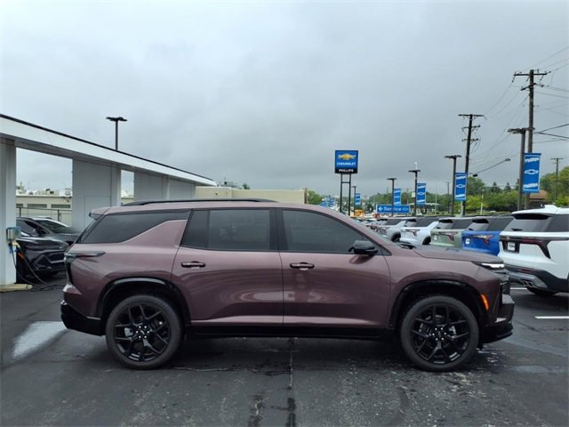 2025 Chevrolet Traverse RS photo 2