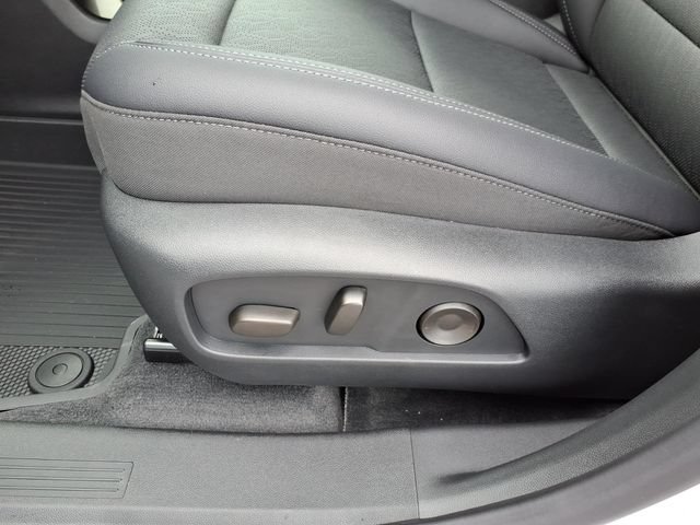 2027 Chevrolet Equinox LT - Photo 7