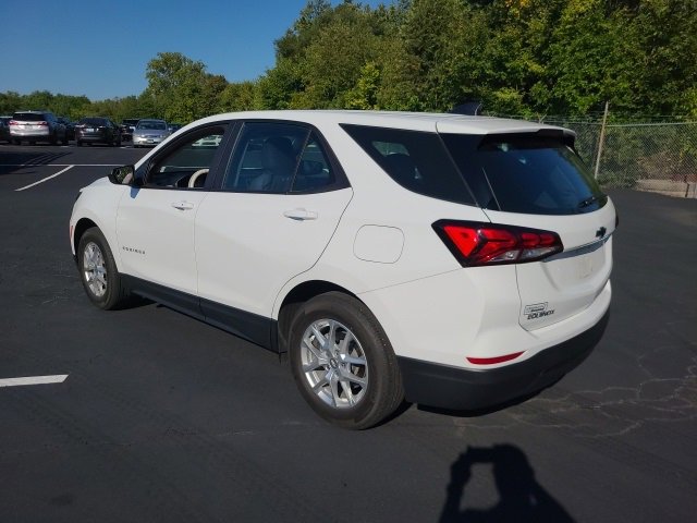 2022 Chevrolet Equinox LS photo 3