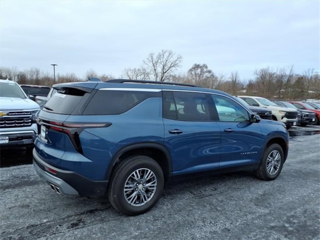 New 2025 Chevrolet Traverse LT SUV