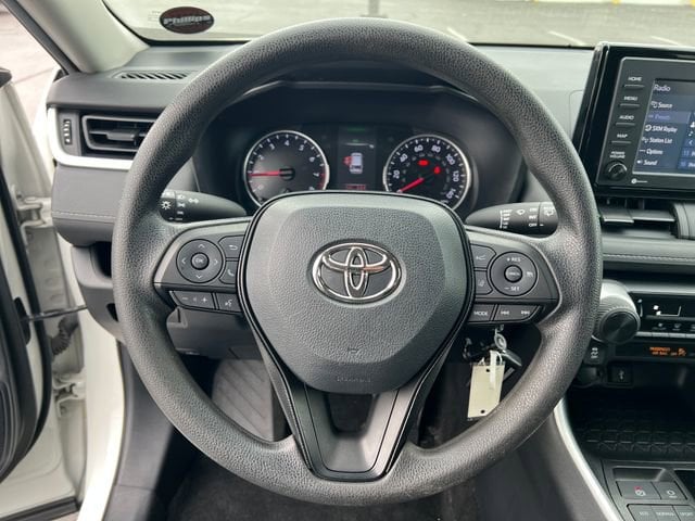 2021 Toyota RAV4 LE - Photo 14