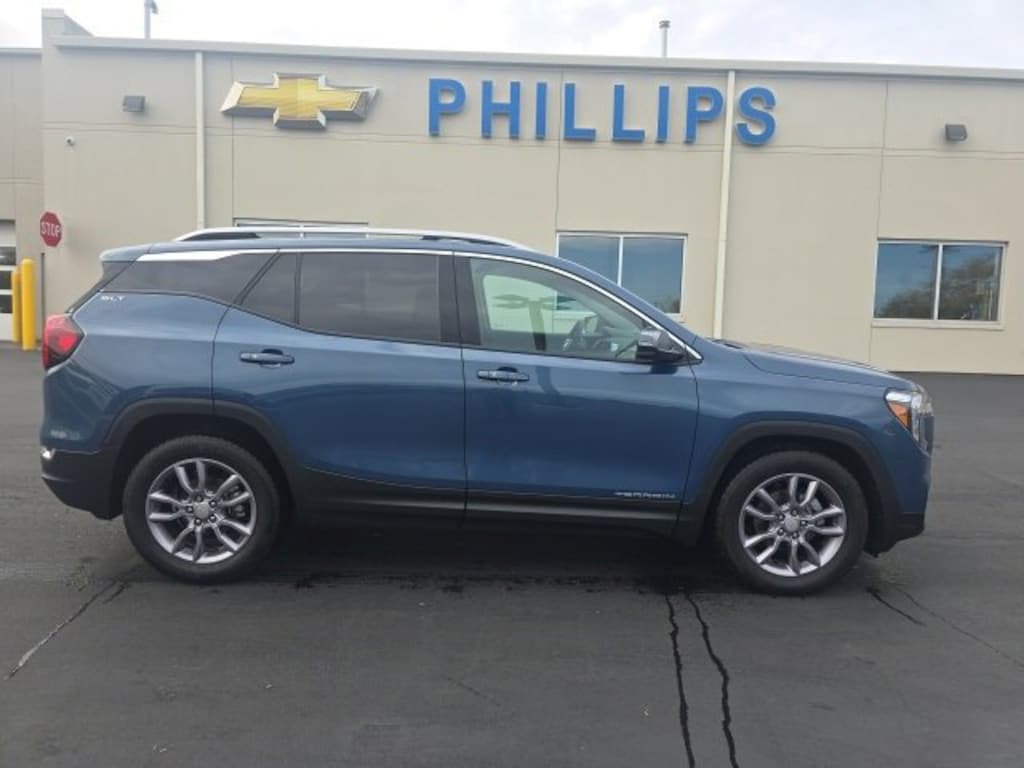 Used 2024 GMC Terrain SLT SUV