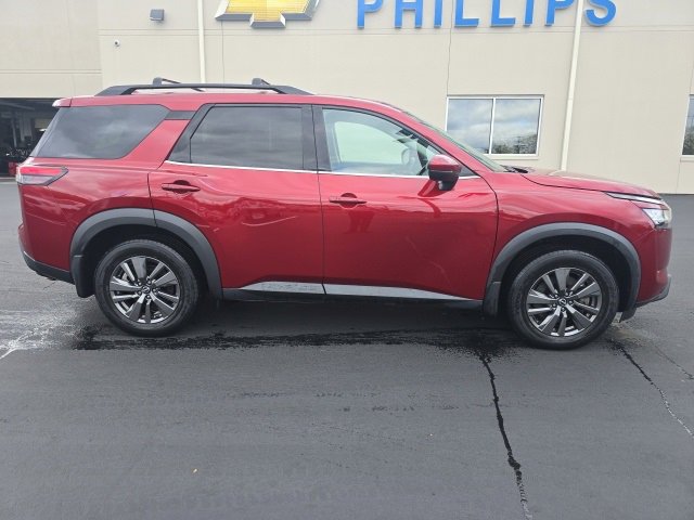 2022 Nissan Pathfinder SV photo 4