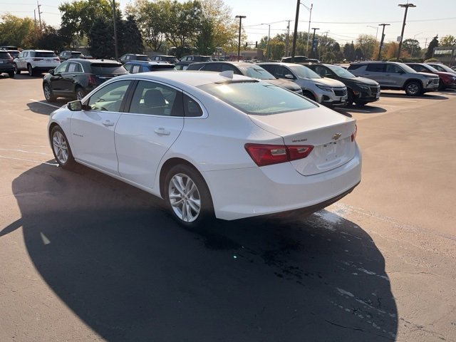 2016 Chevrolet Malibu 1LT photo 2